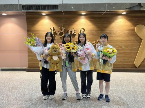 北一女中學生羅庭宣、林昕儀、楊謹瑜及許和晏回國合影