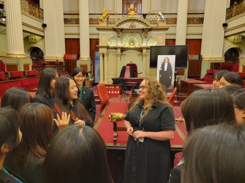 20250703 維多利亞國會參議院 使節團與導覽員交流詢答