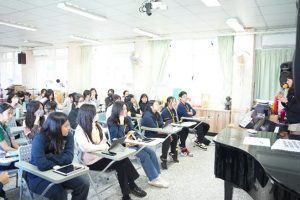 諾雅初級學院同學們體驗北一女中多元選修